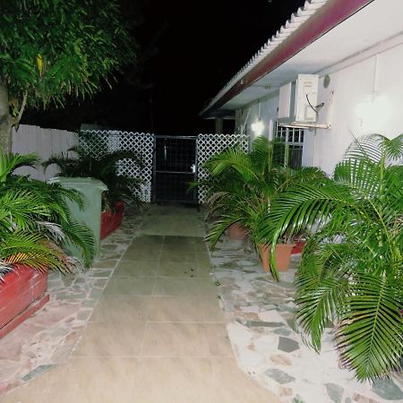 Dan & Sher Apartments Willemstad Exterior photo